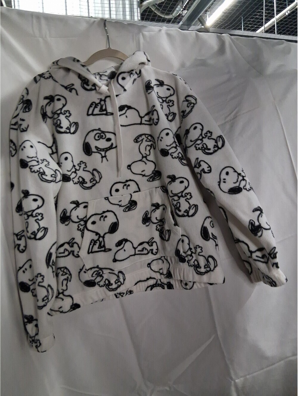 Unisex Peanuts Snoopy Pullover Size XL N2